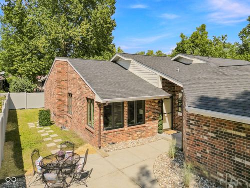 4248 Mockernut Ct, Columbus, IN, 47201-8801 | Card Image