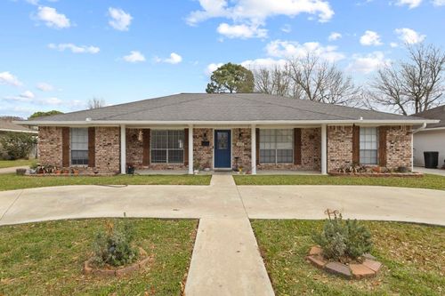 650 Meadowgreen Dr, Port Neches, TX, 77651-6018 | Card Image