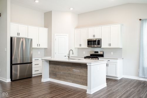 9804 Canyon Ln, Pendleton, IN, 46064-6444 | Card Image