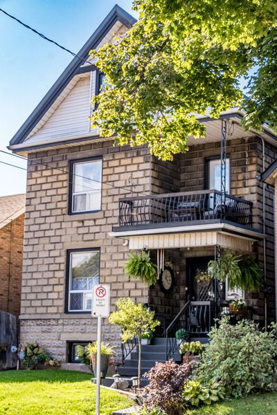 485 Catharine St N, House other with 5 bedrooms, 2 bathrooms and null parking in Hamilton ON | Image 1