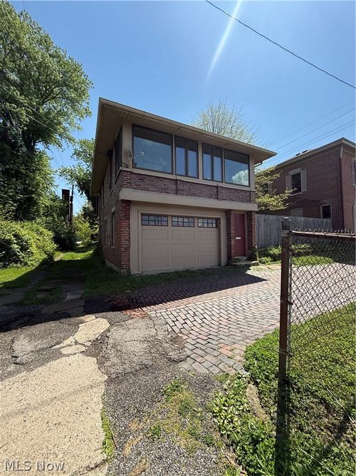 809 Shinnick St, Zanesville, OH, 43701-3725 | Card Image