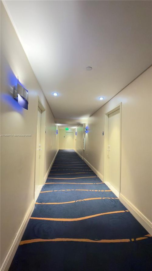 apt-3810-185 Sw 7th St, Miami, FL, 33130-2985 | Card Image