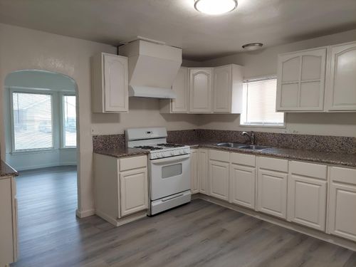 411 Alturas Ave, Modesto, CA, 95351-3213 | Card Image