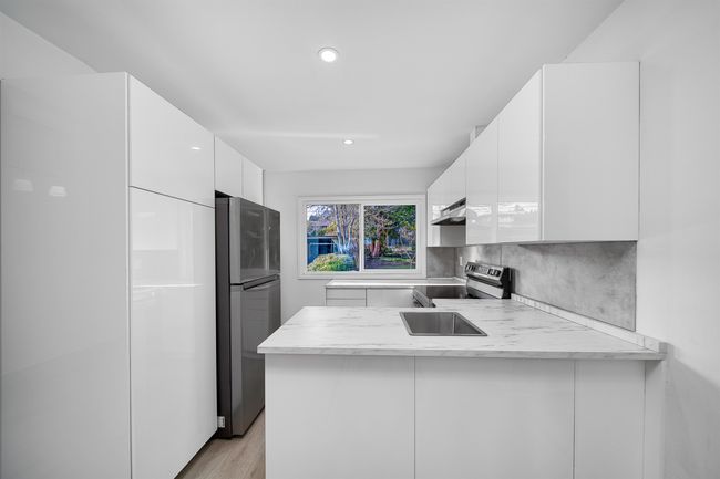 860 Whitchurch St, House other with 5 bedrooms, 2 bathrooms and 2 parking in North Vancouver BC | Image 5