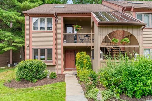 101 Eagle Bay Dr, Ossining, NY, 10562-2348 | Card Image