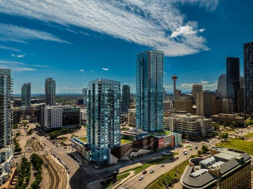 2203 - 530 3 St Se, Condo with 2 bedrooms, 2 bathrooms and 1 parking in Calgary AB | Card Image
