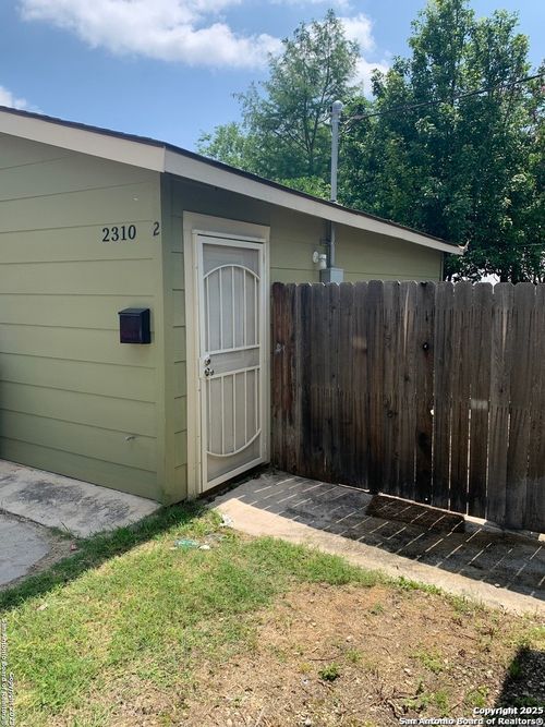 2-2310 N Navidad St, San Antonio, TX, 78201-5450 | Card Image