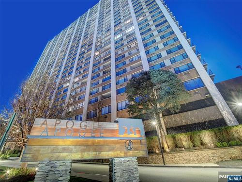 250 Gorge Rd, Cliffside Park, NJ, 07010-1301 | Card Image