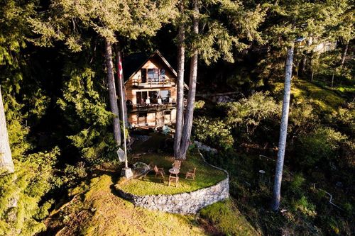 886 Schooner Lane, House other with 3 bedrooms, 1 bathrooms and 2 parking in Bowen Island BC | Card Image