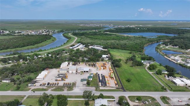 3315 Fm 523 Rd, Home with 6 bedrooms, 4 bathrooms and null parking in Oyster Creek TX | Image 48