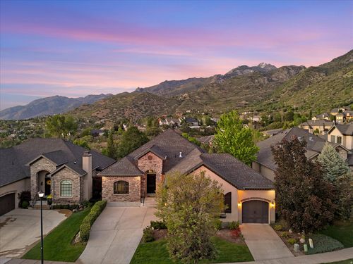 3077 E Scenic Valley Ln, Sandy, UT, 84092-4941 | Card Image