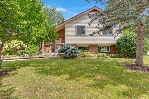 7 Underhill Cres, Kitchener, ON, N2A2S7 | Card Image