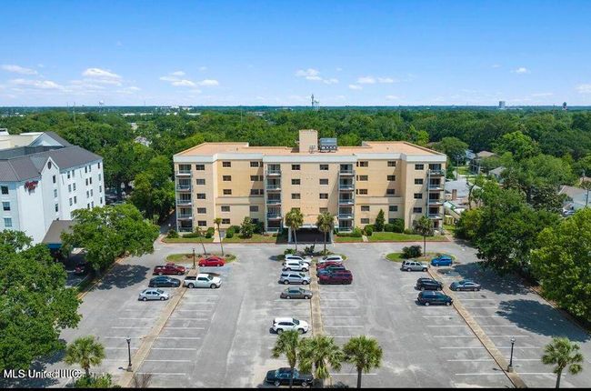 Aerial view of front parking | Image 29