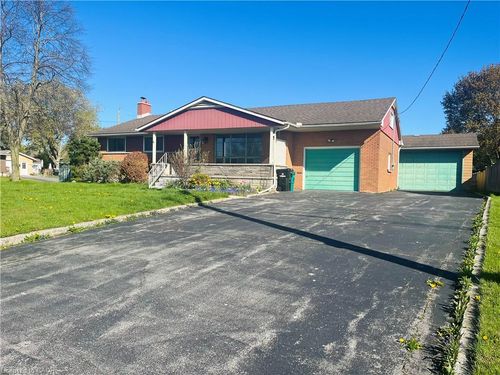157 Schweitzer St, Kitchener, ON, N2K1C3 | Card Image