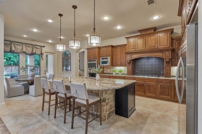 Chef's Kitchen perfect for entertaining! | Image 5