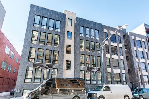 3s-1008 N Larrabee St, Chicago, IL, 60610-2946 | Card Image