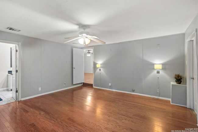18218 Scenic Loop Rd, House other with 3 bedrooms, 2 bathrooms and null parking in Helotes TX | Image 9