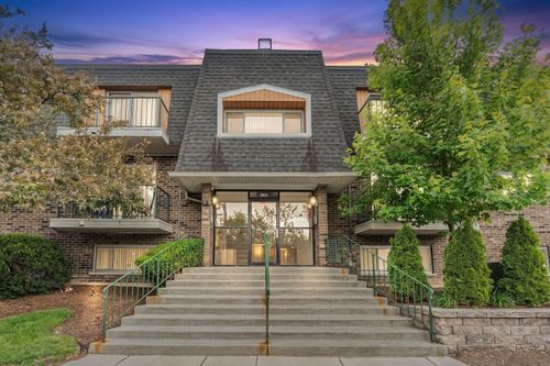 1i-3851 N Parkway Dr, Northbrook, IL, 60062-7217 | Card Image