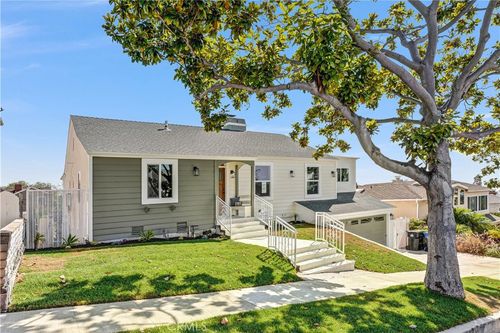 5452 Harcross Dr, Windsor Hills, CA, 90043-2112 | Card Image