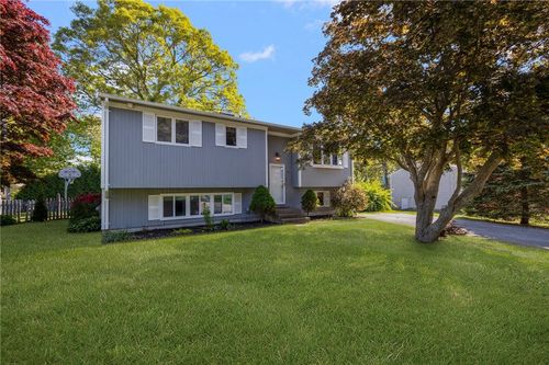 80 Old Pine Rd, Narragansett, RI, 02882-2423 | Card Image