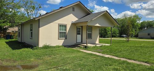 800 N 4th St, Sanger, TX, 76266-4413 | Card Image