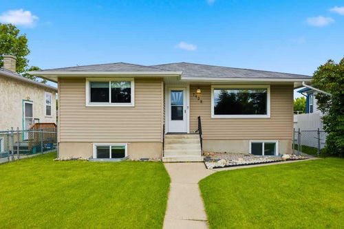 7428 23 St Se, Calgary, AB, T2C0X9 | Card Image