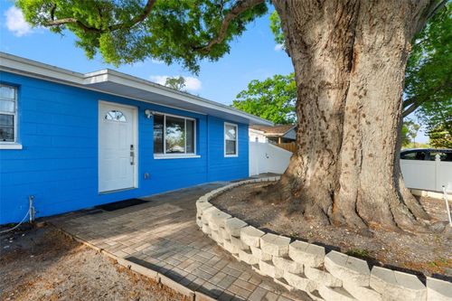 8996 Southern Comfort Dr, LARGO, FL, 33773-4728 | Card Image