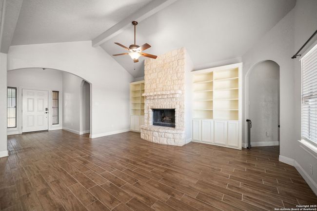 7006 Robin Hood Way, House other with 3 bedrooms, 3 bathrooms and null parking in Schertz TX | Image 7