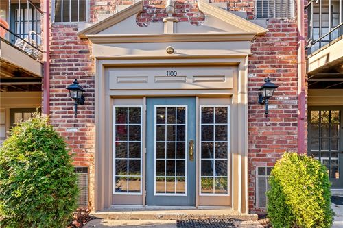 apt-k-1100 Chatham Park Dr, Pittsburgh, PA, 15216-1046 | Card Image