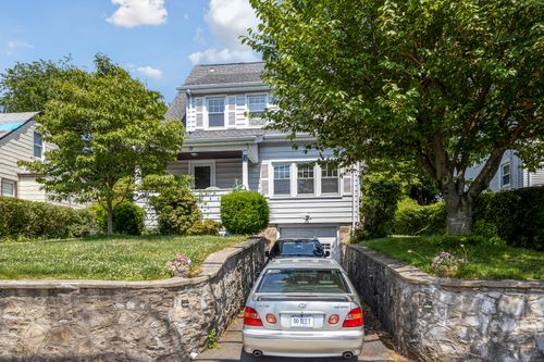 72 Maher Rd, Stamford, CT, 06902-4222 | Card Image