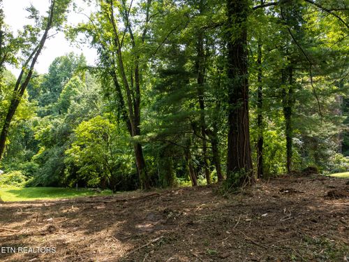 107 Jay Ln, Oak Ridge, TN, 37830-3605 | Card Image