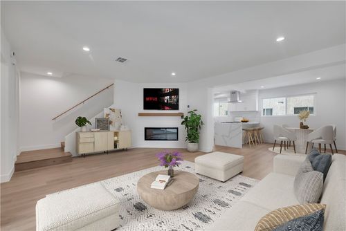 unit-94-18550 Hatteras St, Tarzana, CA, 91356-1931 | Card Image