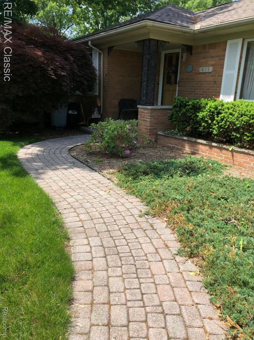 415 Booth Rd, Troy, MI, 48085-1552 | Card Image
