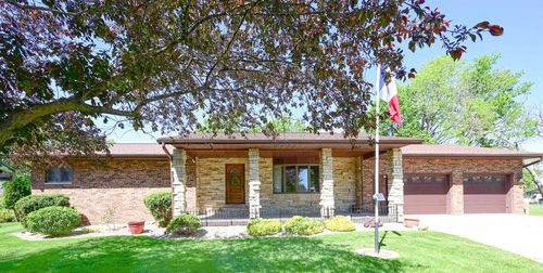 117 Marshall Ct, Manchester, IA, 52057-1328 | Card Image