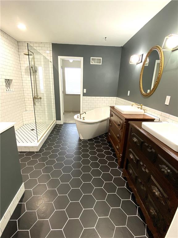 Lewis Ave, Kansas City, MO 64157