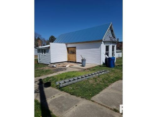 700 N Boone St, Olney, IL, 62450-2054 | Card Image