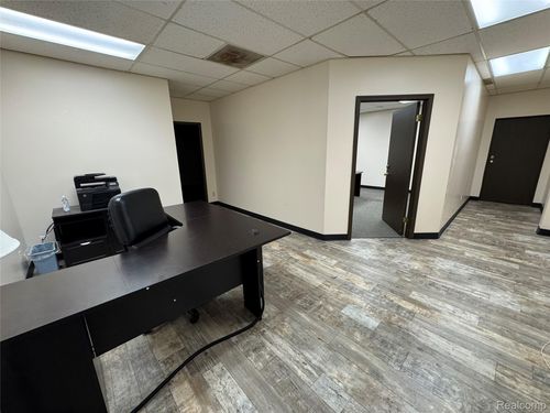 ste-230-2503 Linden Rd, Flint, MI, 48532-5449 | Card Image