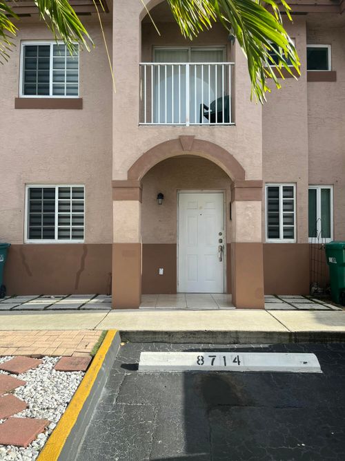 8714 Nw 107th Ter, Hialeah Gardens, FL, 33018-4613 | Card Image