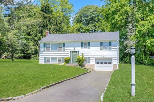 17 Soundview Rd, Ridgefield, CT, 06877-5708 | Card Image