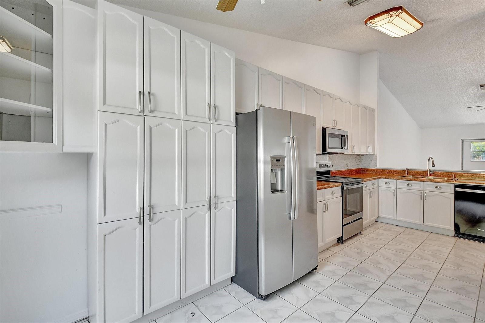 Residential Lease in Lake Worth 4