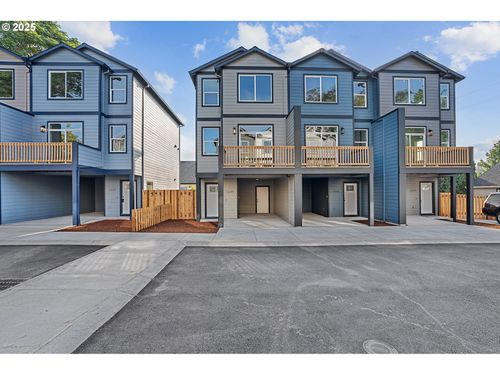 11189 Se Stark St, Portland, OR, 97216-3352 | Card Image