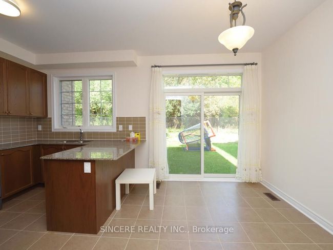 74 Paper Mills Cres, House attached with 3 bedrooms, 3 bathrooms and 1 parking in Richmond Hill ON | Image 8