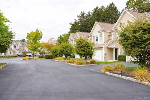 32 Halley Ct, Poughkeepsie, NY, 12601-1460 | Card Image