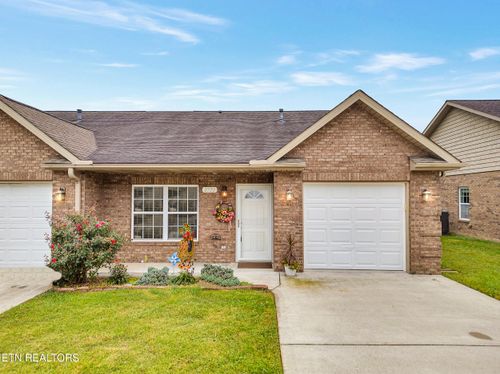 2732 Waters Place Dr, Maryville, TN, 37803-5304 | Card Image