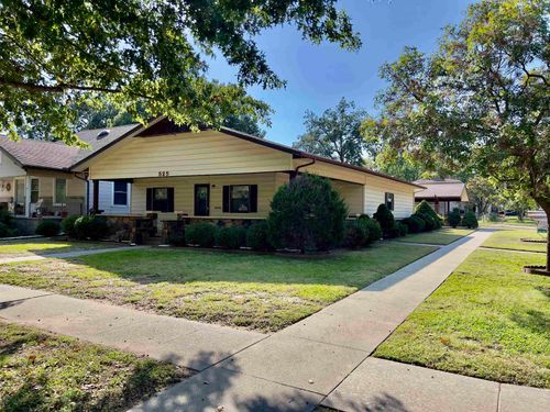 525 N 2nd St, Arkansas City, KS, 67005-2418 | Card Image