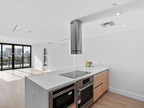 605-9901 W Bay Harbor Dr, Bay Harbor Islands, FL, 33154-1544 | Card Image