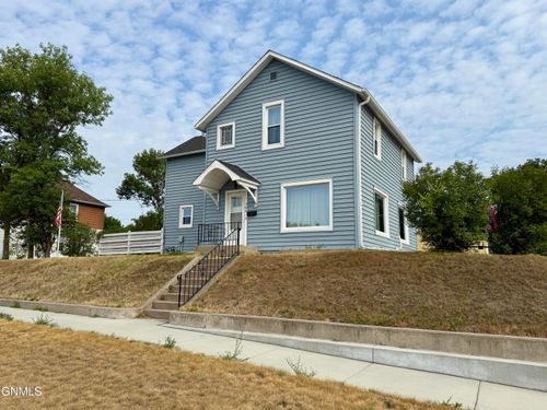 308 6th St Nw, Valley City, ND, 58072-2524 | Card Image