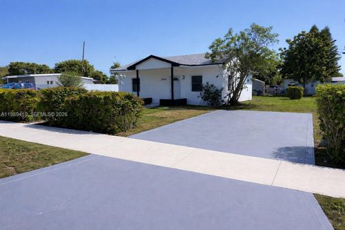 2450 Nw 157th St, Miami Gardens, FL, 33054-6920 | Card Image