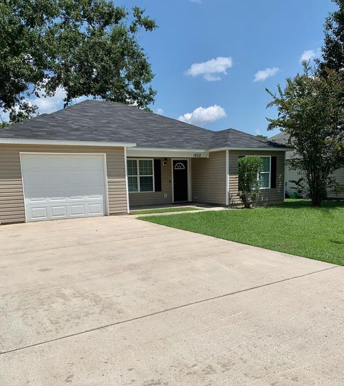 1852 Chestnut Dr, Valdosta, GA, 31602-7031 | Card Image