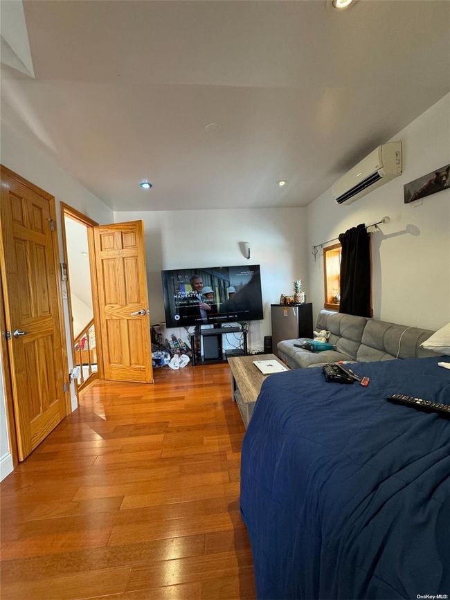 1303 128 Th St, Home with 6 bedrooms, 4 bathrooms and null parking in College Point NY | Image 9